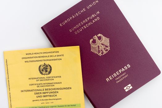 Balie in het gemeentehuis voor paspoort aanvragen Cuijk met inwoner en medewerker tijdens de aanvraag
