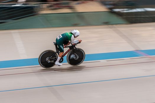 Kjeld Nuis tijdens een trainingsrit op de schaatsbaan met focus op vorm en agenda voor 2026
