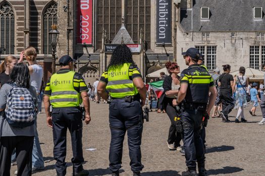 Voetbalfans in Cuijk kijken samen naar een wedstrijd van wk 2026 op groot scherm