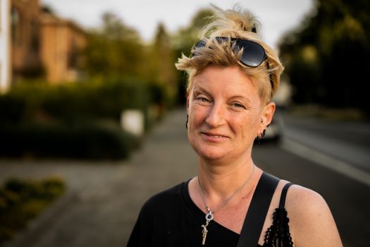 Ghislaine van Iperen tijdens een publiek optreden over wetenschap, technologie en actualiteit
