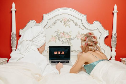 Netflix-serie Adolescence met focus op het aantal afleveringen en waarom kijkers in Cuijk erover praten