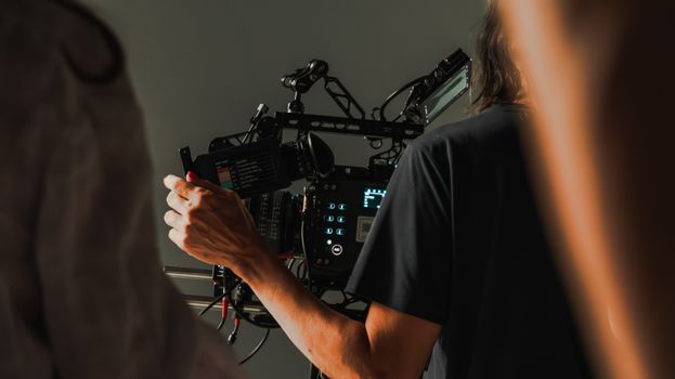 Bezoekers genieten van een gezellige filmavond in Cuijk met première-sfeer en cultureel uitje